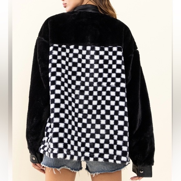 Checkerboard Shacket faux fur & leather - Picture 5 of 8